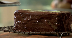 Tom Kerridge chocolate sponge cake with dark ale recipe on Best Bakes Ever