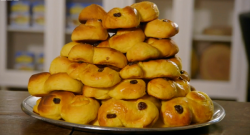 Scandinavia lucia Saffron buns on Home Comforts at Christmas