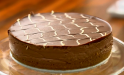 Lorraine ‘s chocolate digestive cheesecake with white icing dessert on Home Cooking Made Easy