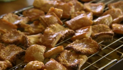 Tom Kerridge pork scratchings pub snack on Saturday kitchen