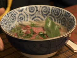Thuy and Thu ‘s Vietnamese pho beef noodle soup on My Kitchen Rules