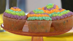Cupcake Jemma pinata cake on Sunday Brunch