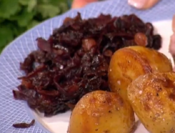 Brian Turner’s Festive red cabbage and roast potatoes on This Morning