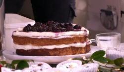 Nina Parker’s chocolate and almond cake on This Morning’s Christmas Market