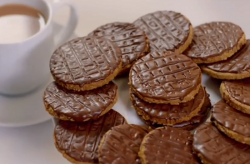 Paul Hollywood homemade digestive biscuits on City Bakes