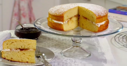 Paul Hollywood Icelandic skyr yoghurt sandwich cake with rhubarb jam on Paul Hollywood City Bake