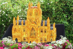 Lamprey pie in the shape of Gloucester cathedral for the Queen’s Jubilee celebration on Ro ...