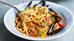 Jamie Oliver’s speedy Seafood Linguine with scallops, squid and mussels on This Morning