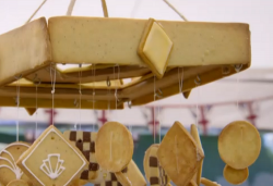 Manon’s art deco spiced biscuit chandelier on the Great British bake off 2018