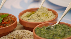 Paul Hollywood pitta bread with 3 dips on the Great British Bake Off 2018 Final