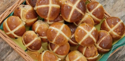 Steph’s zest and spice hot cross buns on The Great British bake off 2019