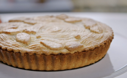 Julie Jones apple, pear and cardamom pie on Beautiful Baking with Juliet Sear