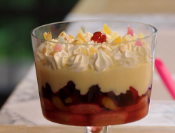 Lisa Faulkner’s truffle with peaches and sponge cake, frozen fruit and almonds on John and ...