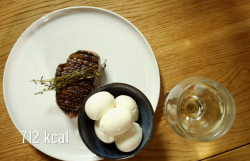 Stacie Stewart’s steak, eggs and wine for Thomas’ wine and eggs diet on How To Loose Weigh ...