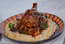 Jamie Oliver whisky lamb shanks with haggis spices and pearl barley risotto on Jamie and jimmy&# ...