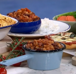 Phil Vickery’s vegetarian four beans chilli on This Morning