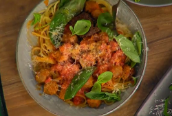 Mike and Gemma’s venison sausage ragu with spaghetti on Ready Steady Cook