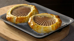 Nick Nairn’s baked garlic and butter scallops with pastry on The Great Food Guys