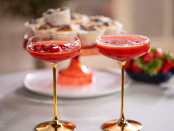 John Torode Frozen Strawberry Daiquiris with Rum on John and Lisa’s Weekend Kitchen