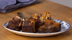 Juliet Sear best ever brownies using a vegan recipe on This Morning