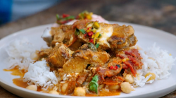 Jamie’s  quick butter chicken curry with rice, chickpeas and sweet corn on Jamie: Keep Coo ...