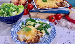 Joseph Denison Carey’s classic lasagne with dried pasta, beef mince and salad on This Morning