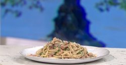 Jamie Oliver’s prawn linguine with smoked bacon and  mascarpone on This Morning