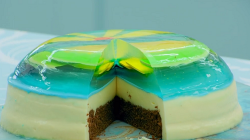 Dave’s Newquay beach scene jelly cake on the Great British Bake off 2020