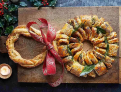 Jamie Oliver Christmas sausage roll wreath with butternut squash, chestnuts, cranberries, Cumber ...