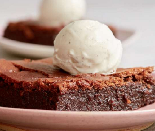 Mary Berry's warm Fondant Brownies with ice cream - Sharingboost